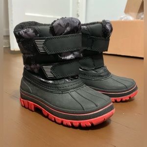 Boys snow boots size 9/10